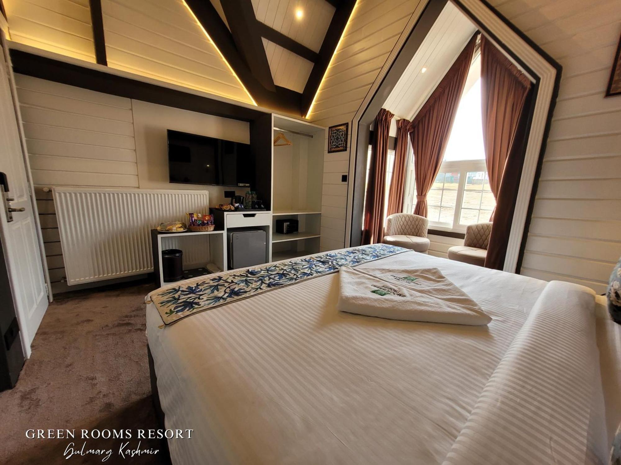 Green Rooms Resort Gulmarg Bagian luar foto